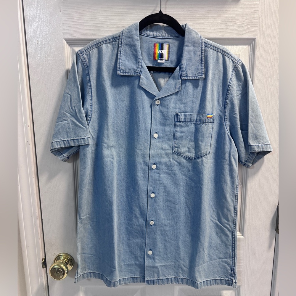Vans short sleeve button front shirt NWT siz XL NEW
